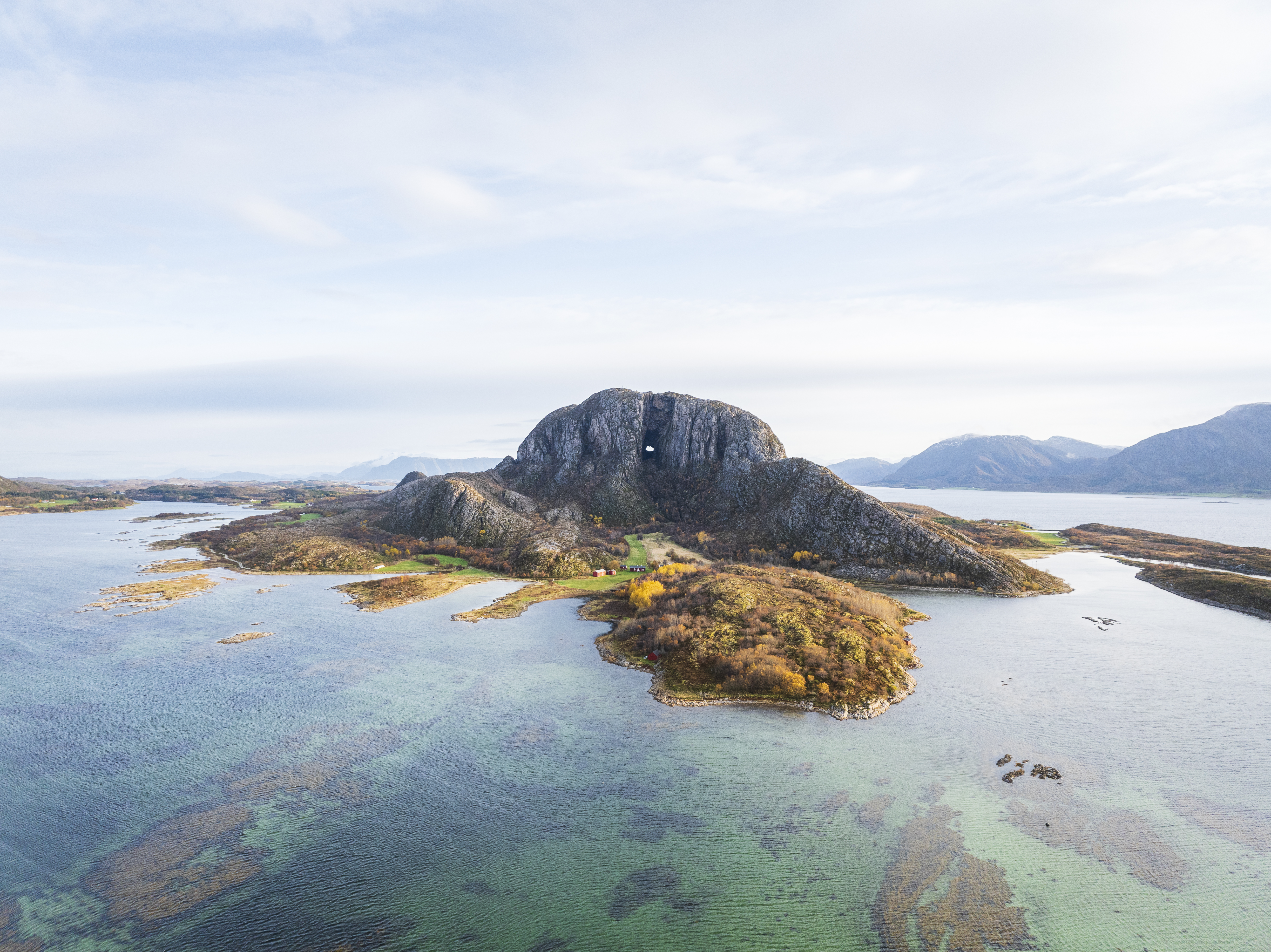 RIB-safari. Torghatten Rundt