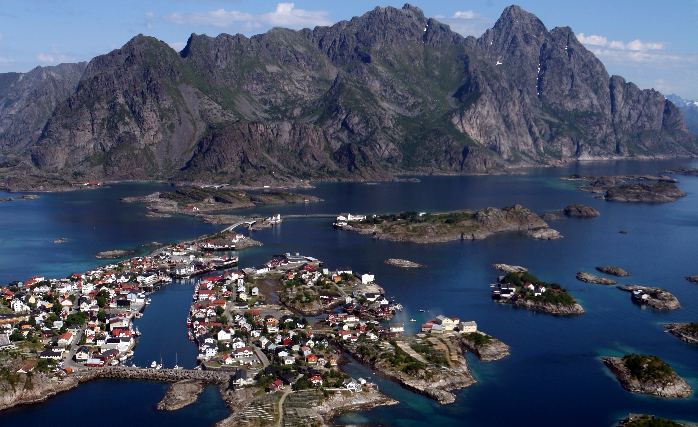LUNCH CRUISE & ISLAND HOPPING SVOLVÆR – SKROVA- HENNINGSVÆR - SVOLVÆR