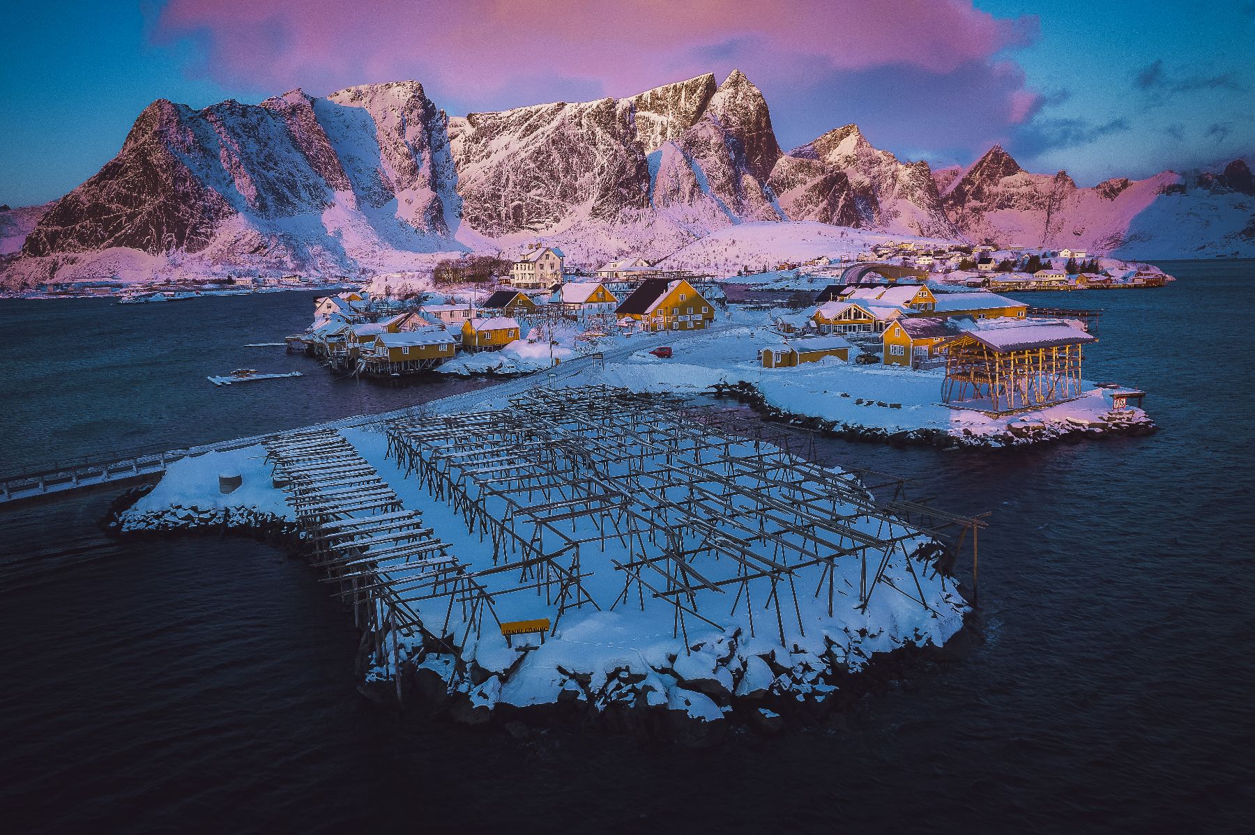 LEKNES HARBOR - GROUP - SIGHTSEEING 