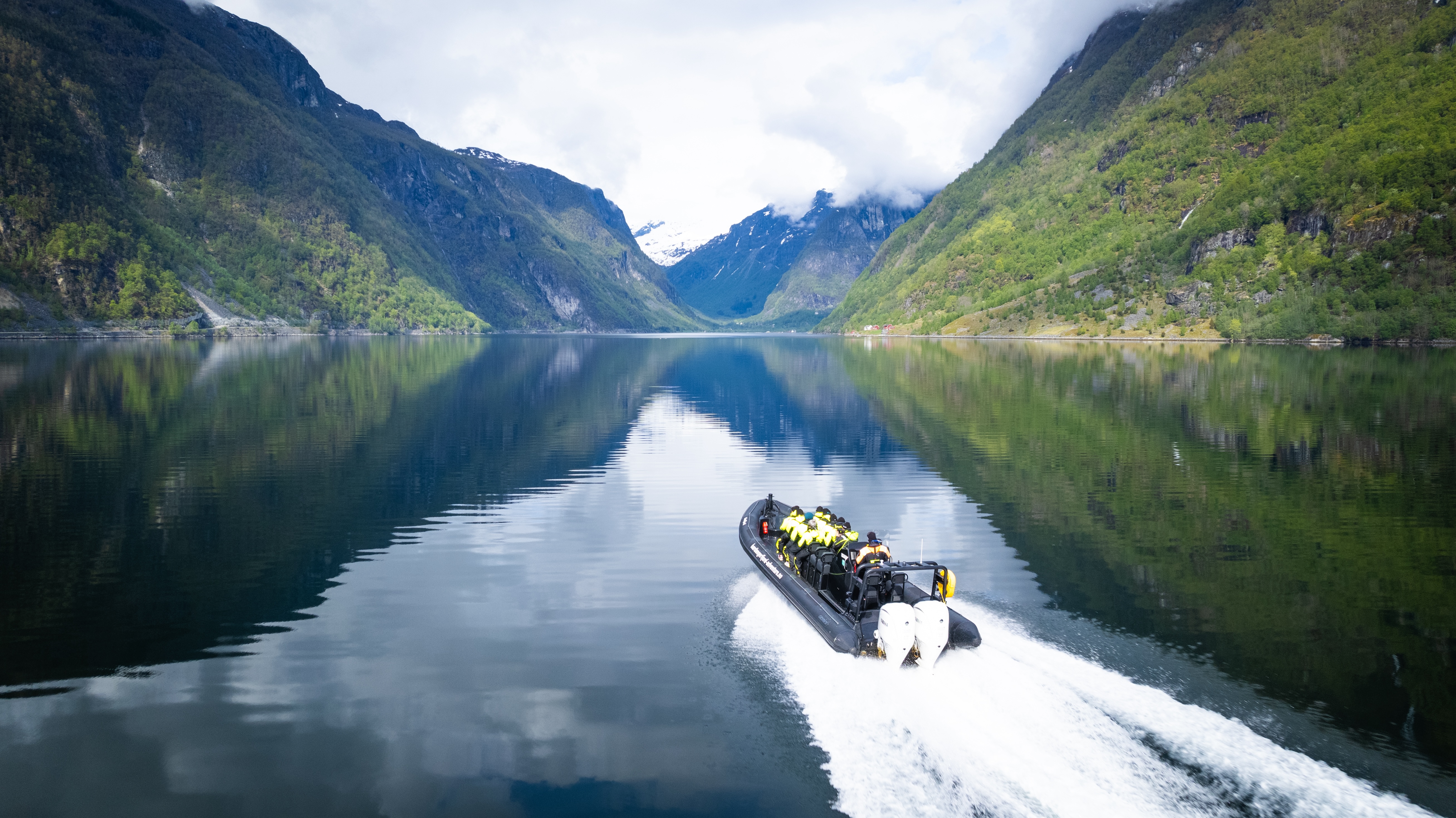 Hardangerfjord ultimate RIB-safari frå Ulvik