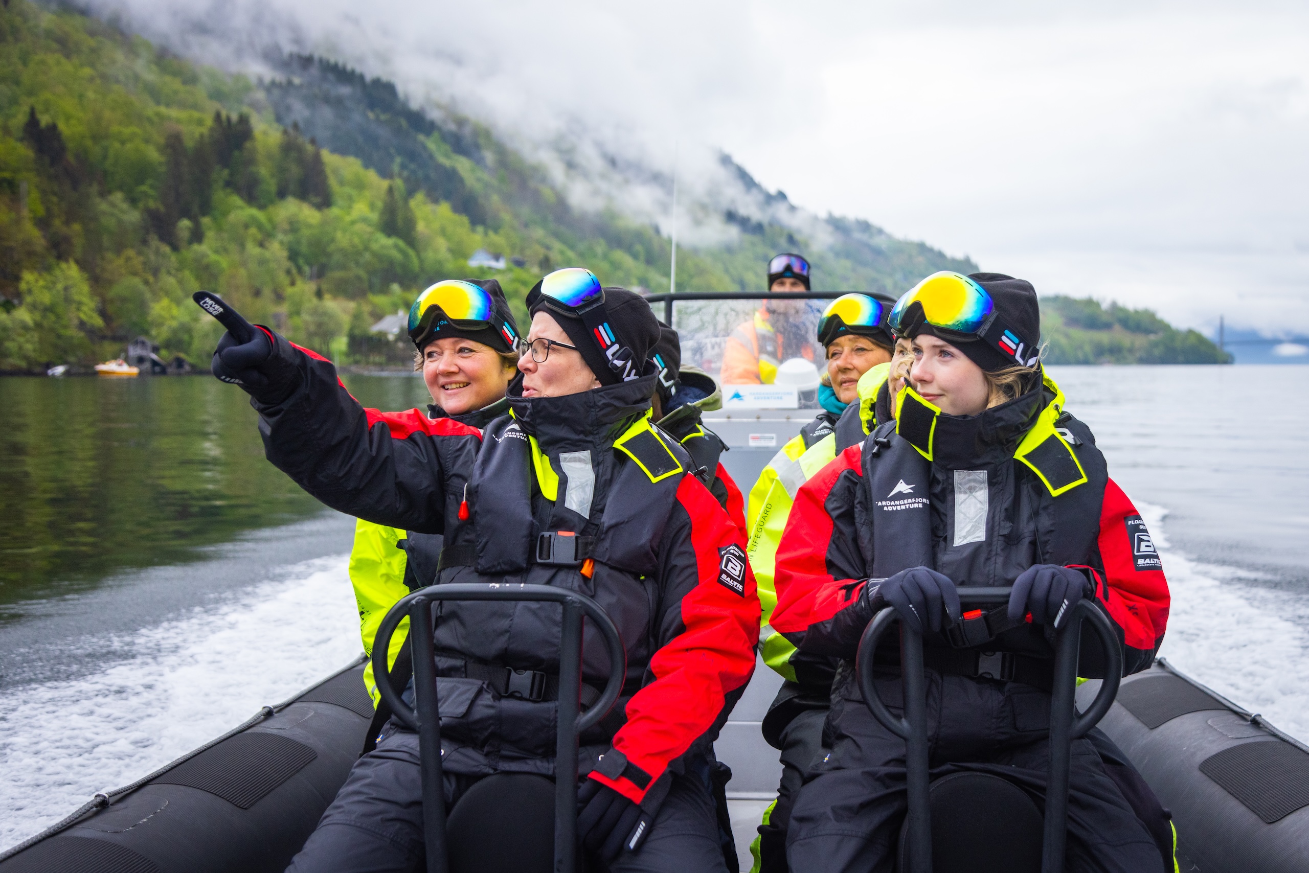 Hardangerfjord RIB safari Norheimsund