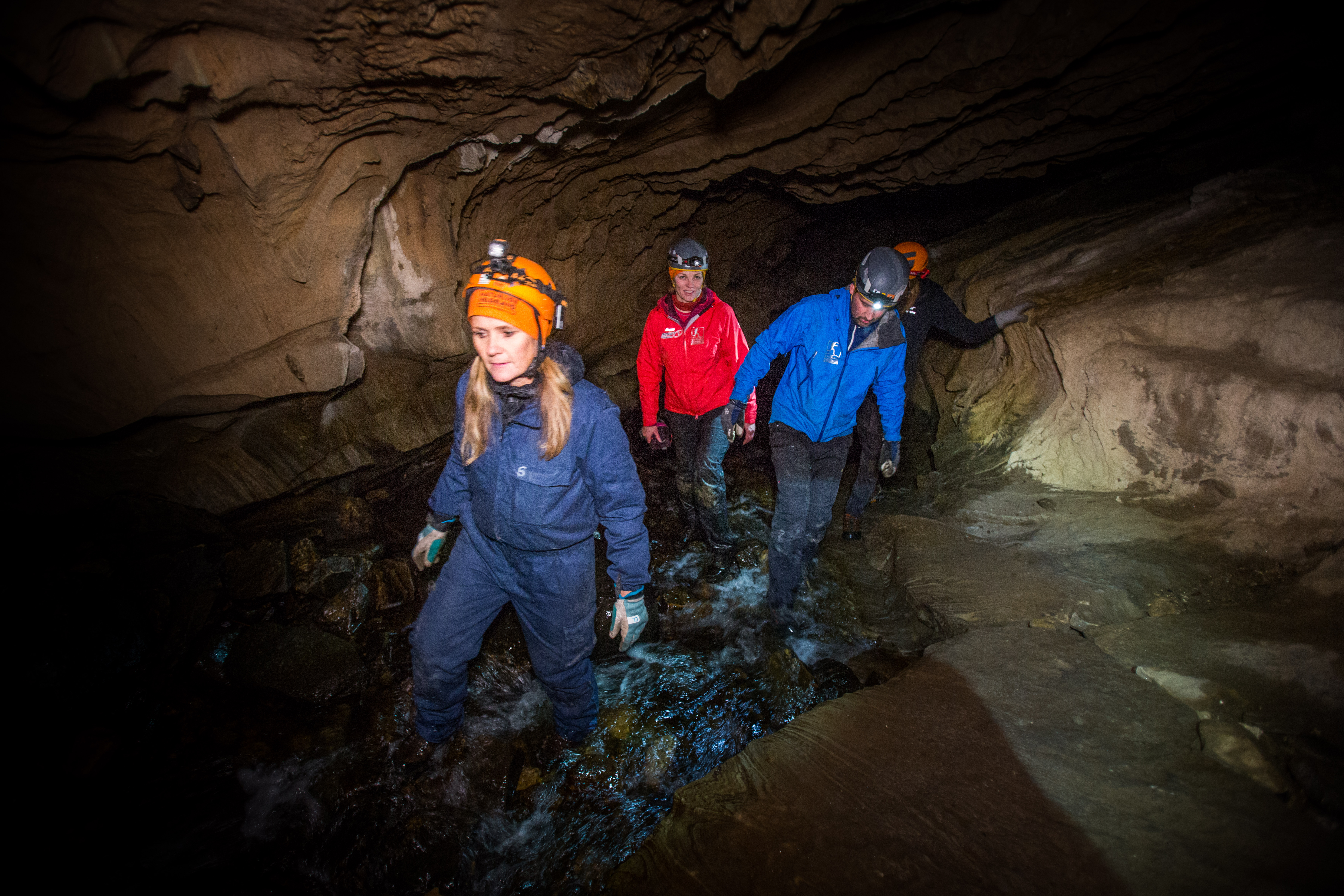 Grottevandring i Øyfjellgrotta