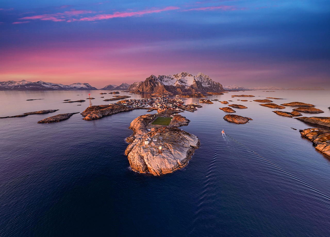 FIRST CLASS Introduction to Lofoten
