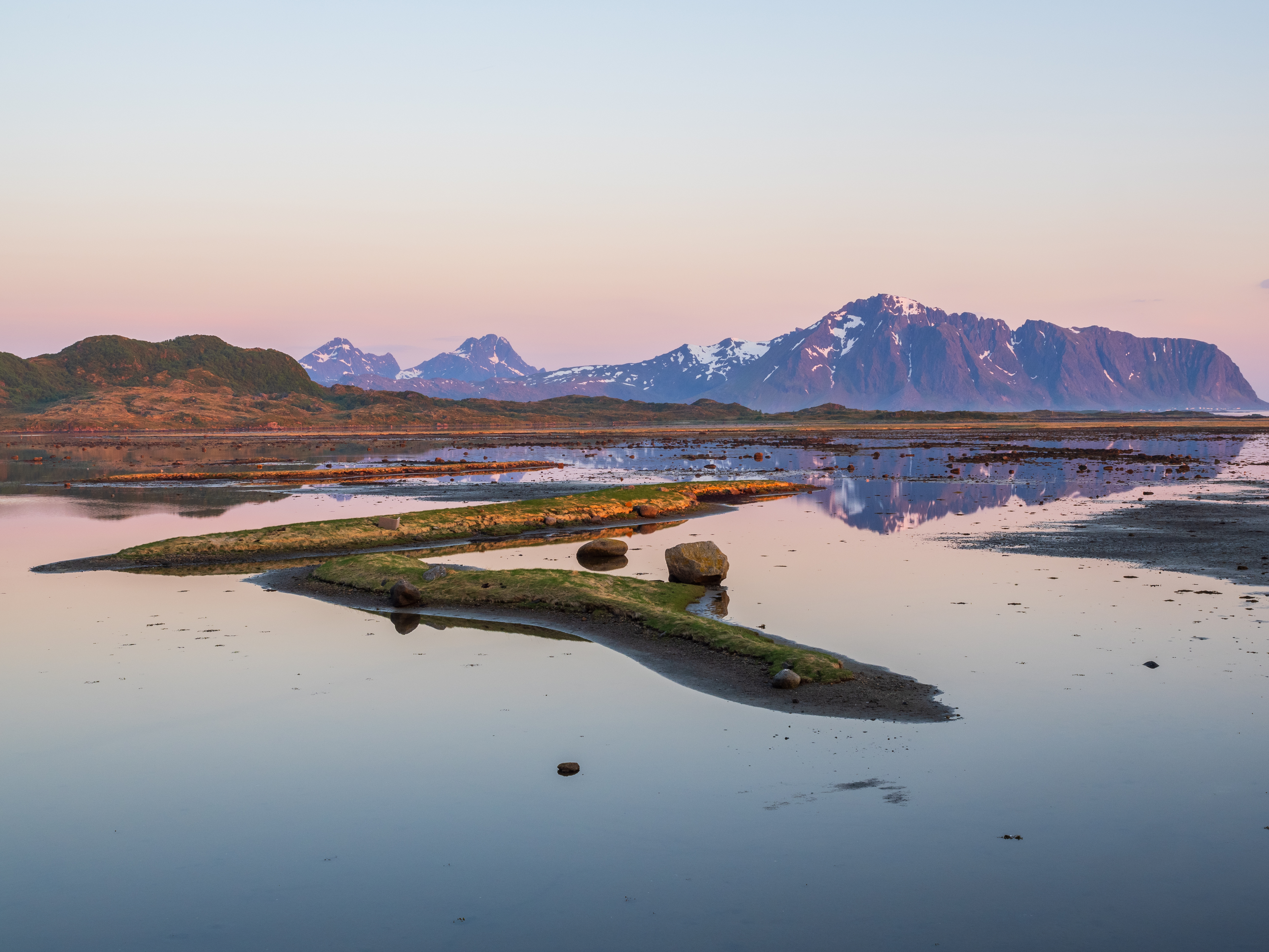 Catching midnight Sun in Lofoten