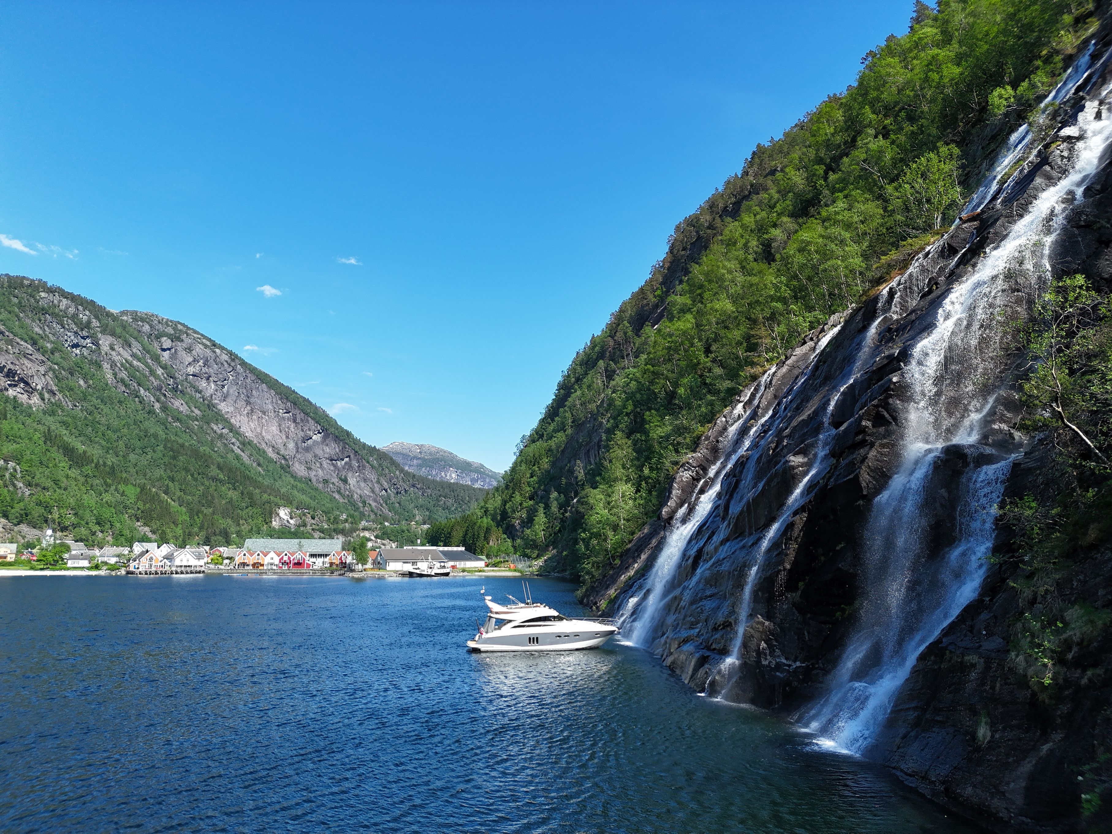 Private yacht fjord-cruise to Modalen 