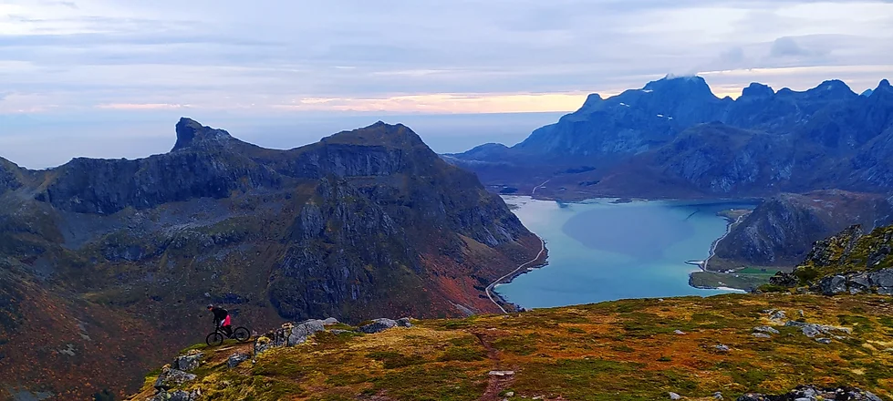 MOUNTAIN BIKE FULL-DAY TOUR
