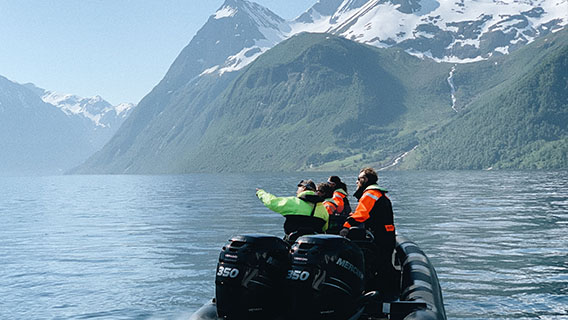 Fjordsafari med RIB til Hjørundfjorden