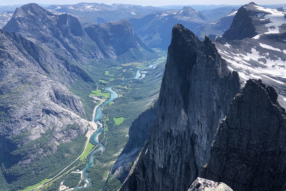 Toppen av Trollveggen - Store Trolltind (1788)