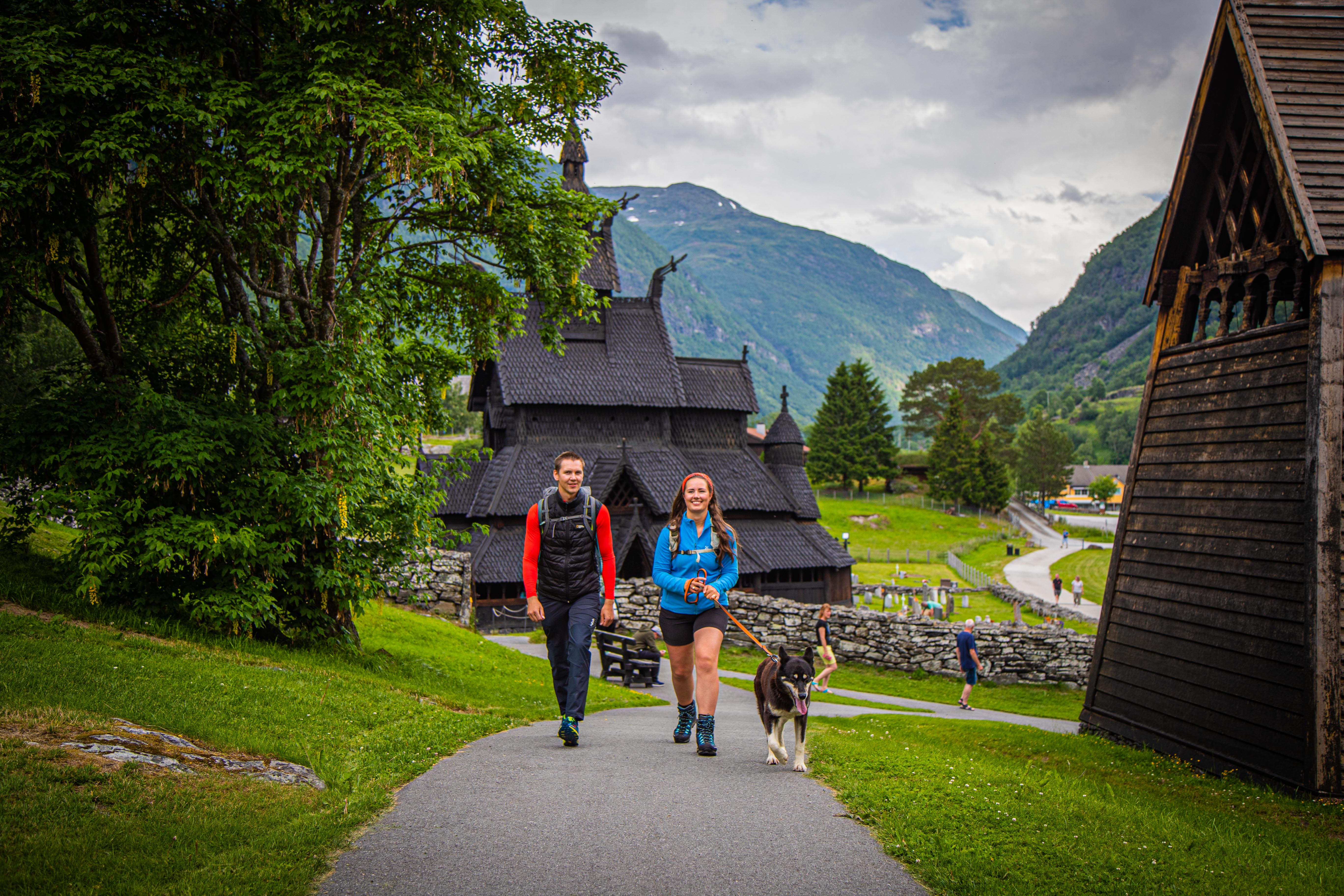 Inngang Borgund stavkyrkje kl. 12.00 og guida tur til Vindhella kl. 13.30